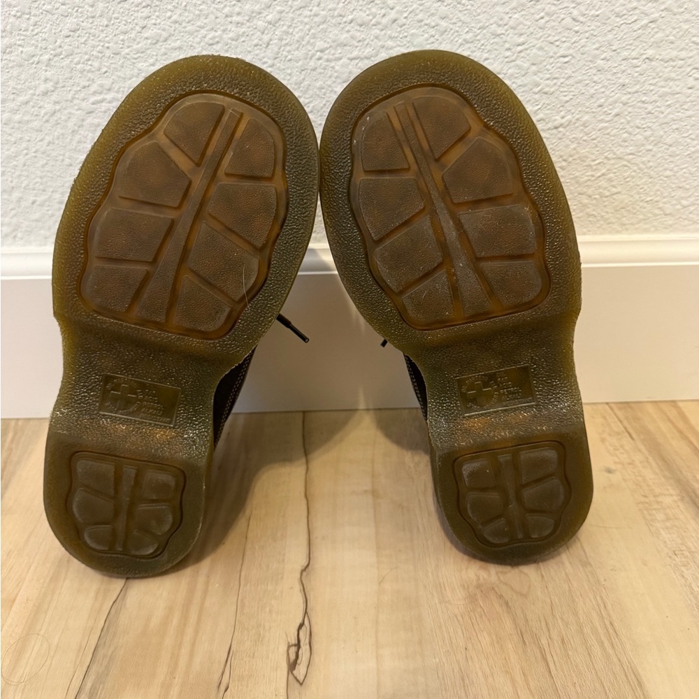 DR. MARTENS Buzz 5-Eye Womens Grizzly Leather Shoes - Picture 5 of 5
